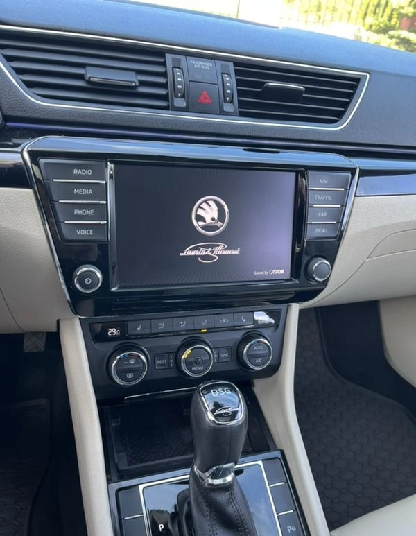 Skoda Superb cena 72900 przebieg: 177000, rok produkcji 2017 z Częstochowa małe 562
